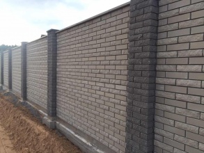 Кирпичный забор сплошной 8 соток фото с установкой