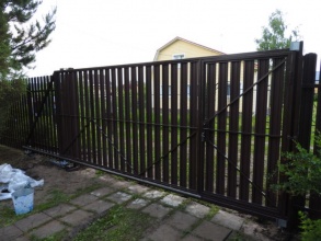 Ворота из евроштакетника откатные - пример 14 фото цена под ключ