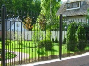 Кованые заборы на ленточном фундаменте 80 метров фото в Свердловском